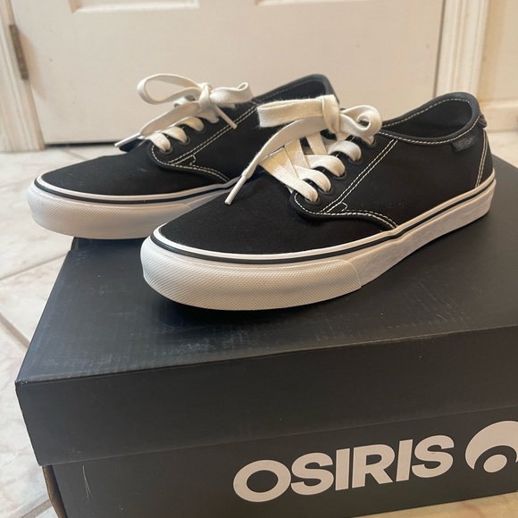 Vans Women’s  Black and White Low tops with ortholite sole size 9 - Picture 3 of 6